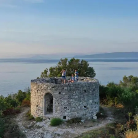 Tolos Budget Loggos 3* Longos (Paxos)
