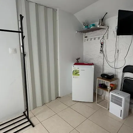 Tolos Budget Loggos 3* Longós