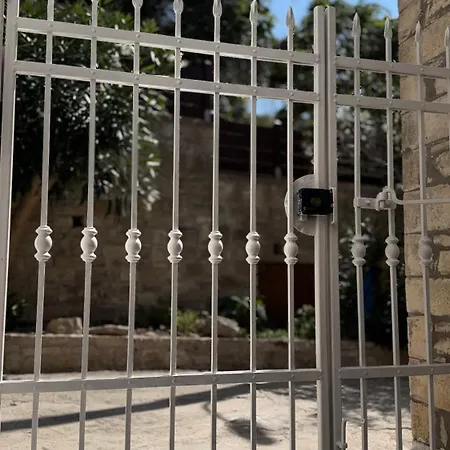 Tolos Budget Loggos Maison d'hôtes 3*