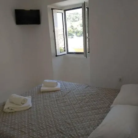 Tolos Budget Loggos Guest house *