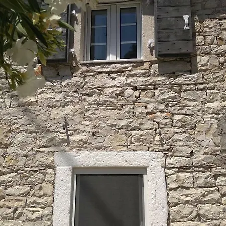 Tolos Budget Loggos Guest house *